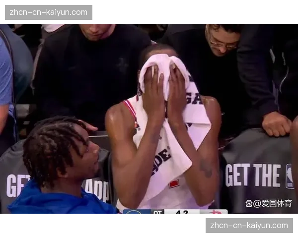 特写：关键扑救后的怒吼，捕捉门将马茨·格林在扑出点球后的激情瞬间