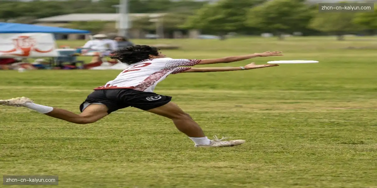 📸 捕捉完美弧线球瞬间，艺术与竞技完美融合，视觉冲击震撼心灵！🎨